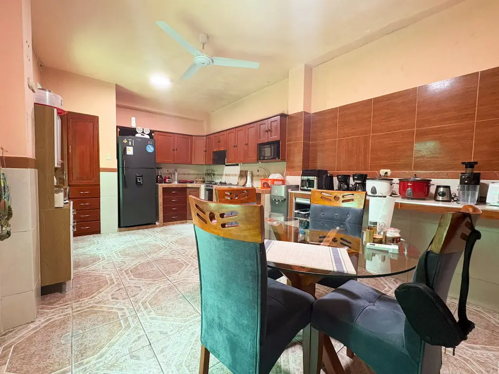Kitchen & dining